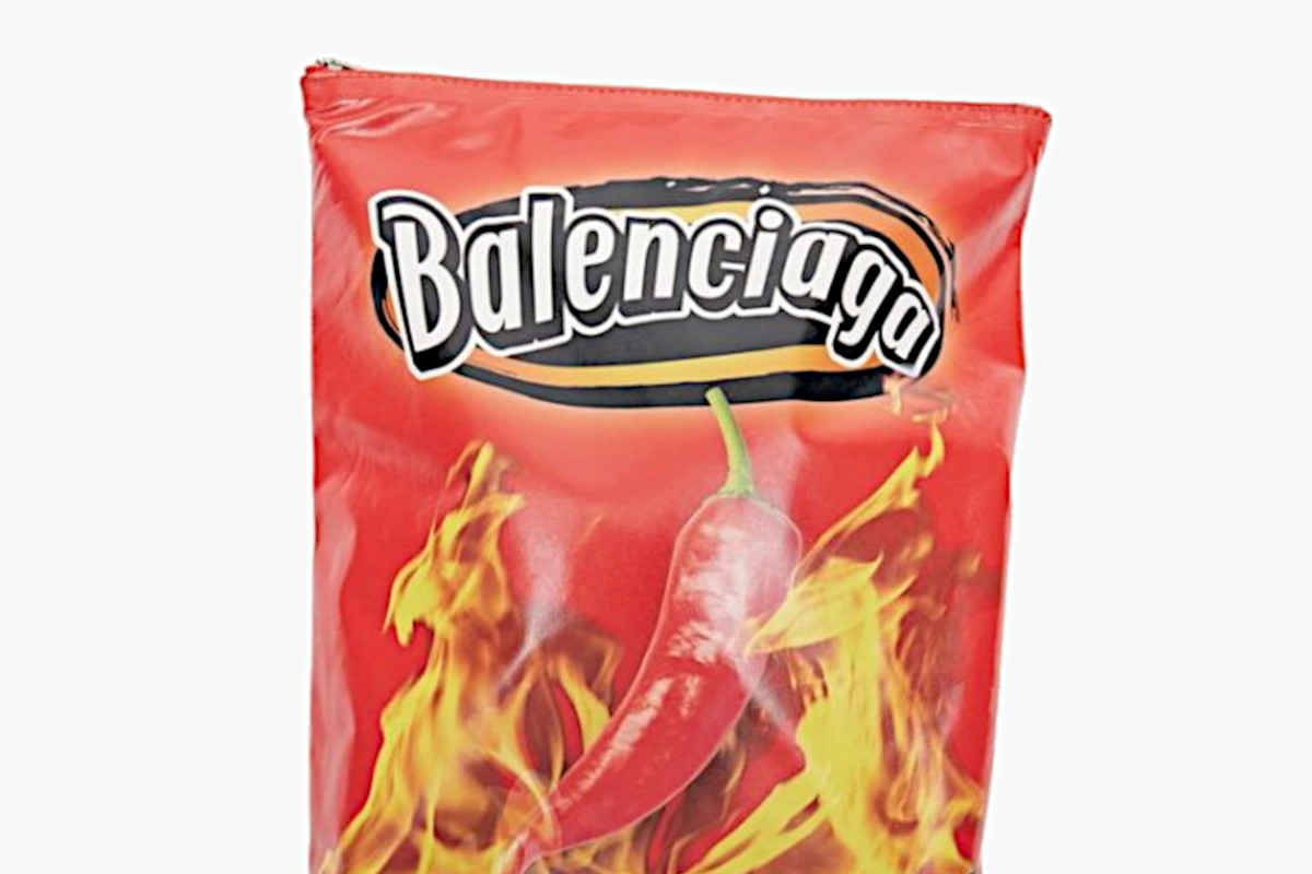 <p>Cумка Spicy Chill из коллекции Balenciaga весна&mdash;лето 2024 года</p>