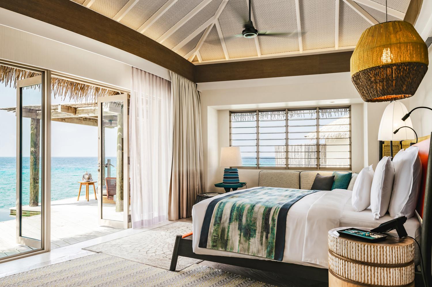 Вилла с бассейном над водой