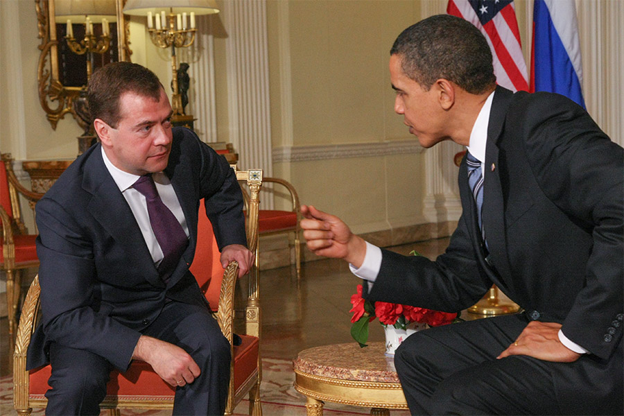 В 2009 году в должность президента США вступил Барак Обама. Его первая встреча с Медведевым произошла 1 апреля того&nbsp;же года в резиденции посла США в Великобритании Винфилдхаус.

Лидеры двух стран сразу&nbsp;же заявили о &laquo;перезагрузке&raquo; двусторонних отношений, которая должна была оставить в прошлом накопившиеся разногласия. Президенты продолжили разоружение двух стран: спустя год в Праге ими был подписан договор СНВ-3. В целом два лидера часто занимали одинаковые позиции по ключевым вопросам внешней политики, например по ядерным программам Ирана и КНДР.
