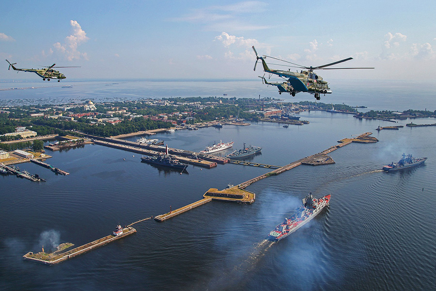 Военно-морской парад в Санкт-Петербурге