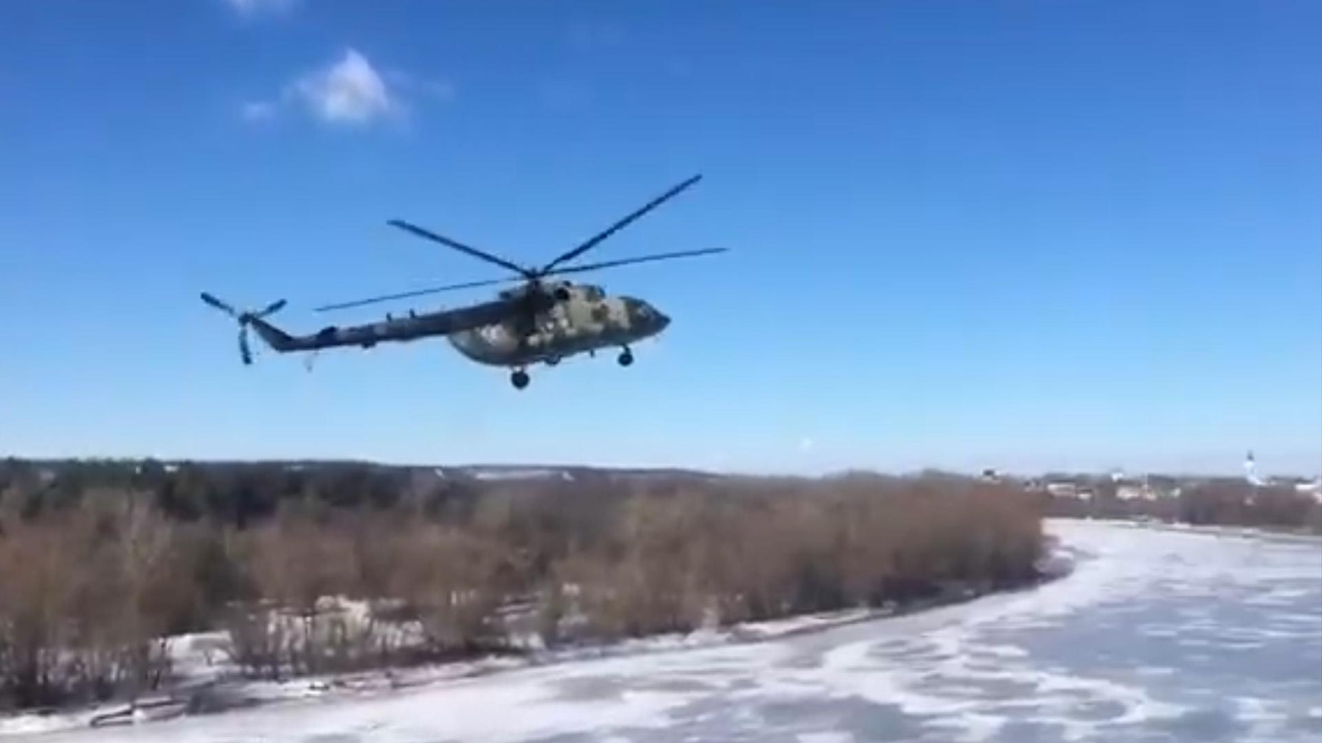 В Воронежской области аварийно сел вертолет Ми-8