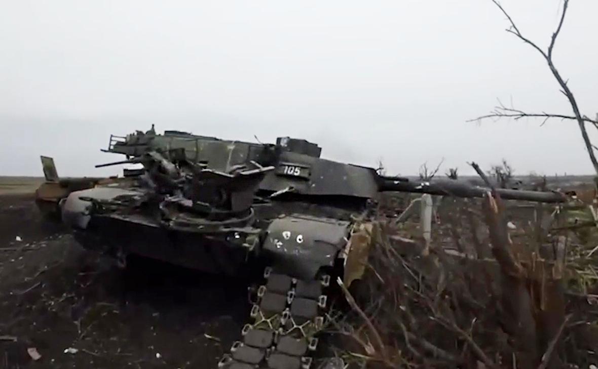 Российские военные эвакуировали в Москву первый подбитый Abrams"/>













