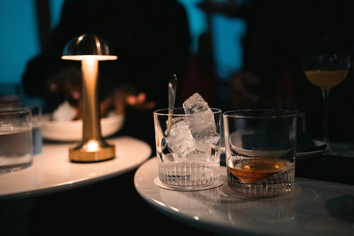 Яйца виверны под «Исповедь дриады»: десять тематических баров Москвы