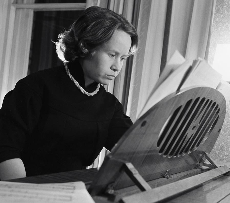 Александра Пахмутова, 27 февраля 1960 года