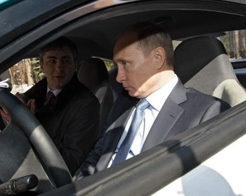 В.Путин подписал закон о таможенных сборах за утилизацию авто