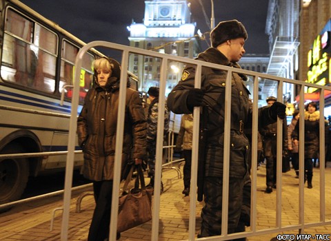 В центре Москвы продолжаются стихийные митинги