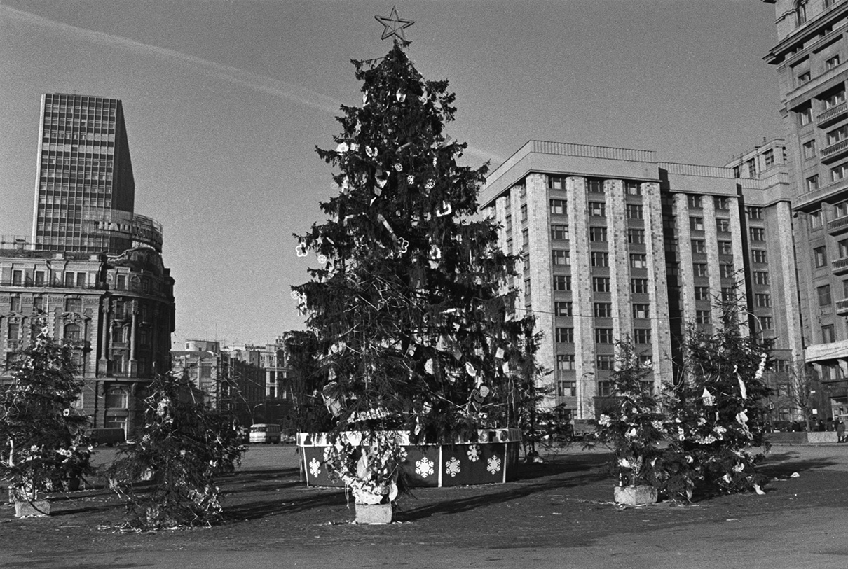 Новогодняя елка на площади 50-летия Октября. 1977 год