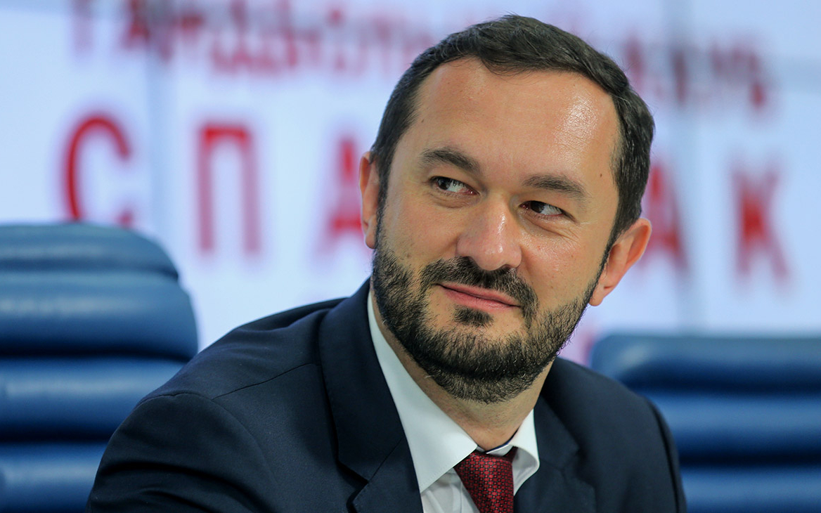 Футбольный «Спартак» отправит в отставку спортдиректора и вице-президента