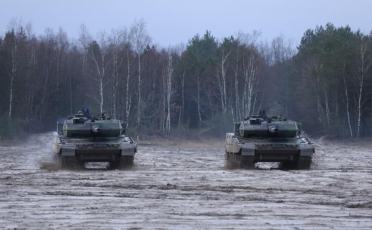 NYT сообщила о ручейке вместо потока западных танков для Украины"/>













