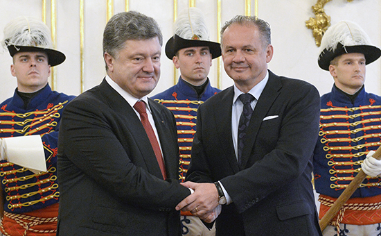 Президент Украины Петр Порошенко (слева) и президент Словакии Андрей Киска на переговорах в Братиславе