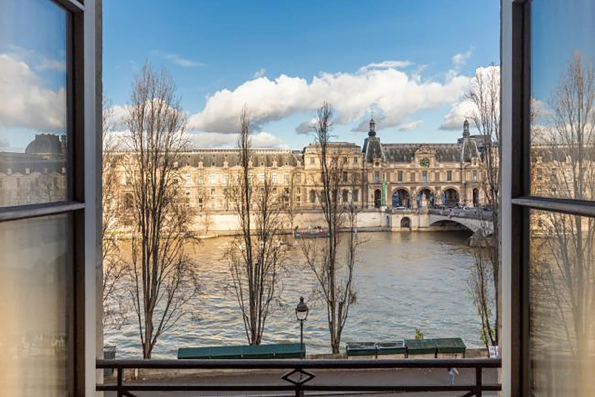 <p>Квартира в Париже с видом на Сену немецкого дизайнера Карла Лагерфельда</p>