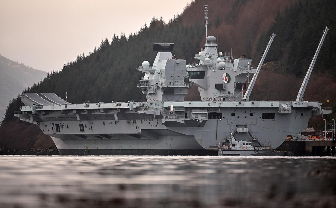 Авианосец HMS Queen Elizabeth&nbsp;в порту Гленмаллен