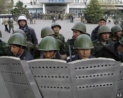 В Бишкеке начались массовые столкновения, звучат выстрелы