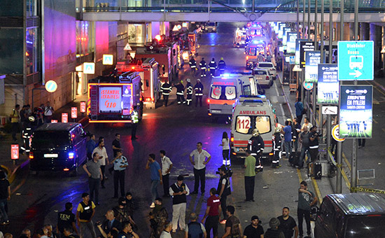 В аэропорту Ататюрк в&nbsp;Стамбуле, где&nbsp;произошли взрывы 28 июня 2016 года
