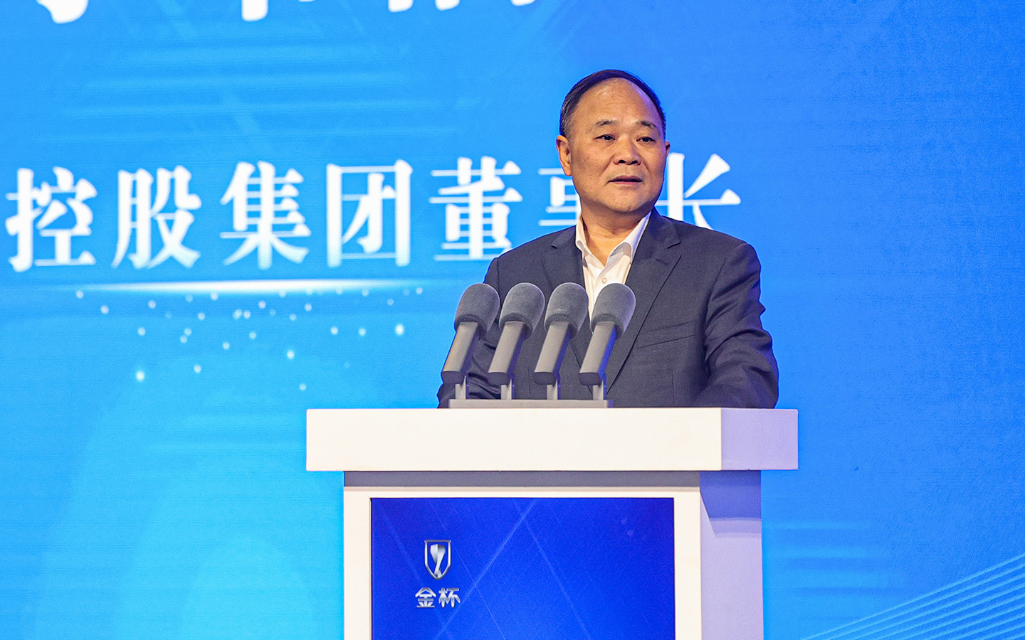 Председатель правления и основатель компании Geely Ли Шуфу