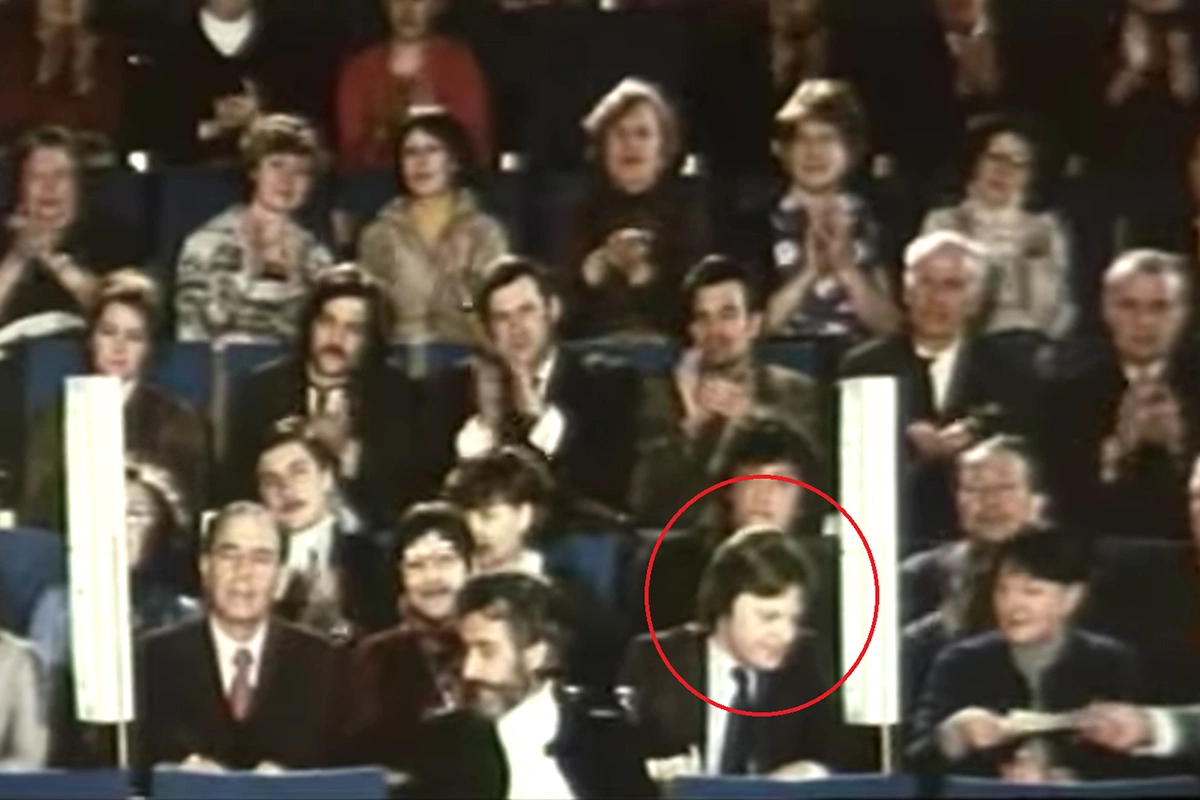 Певец и композитор Юрий Антонов сыграл в фильме «Куда он денется!» (1981)