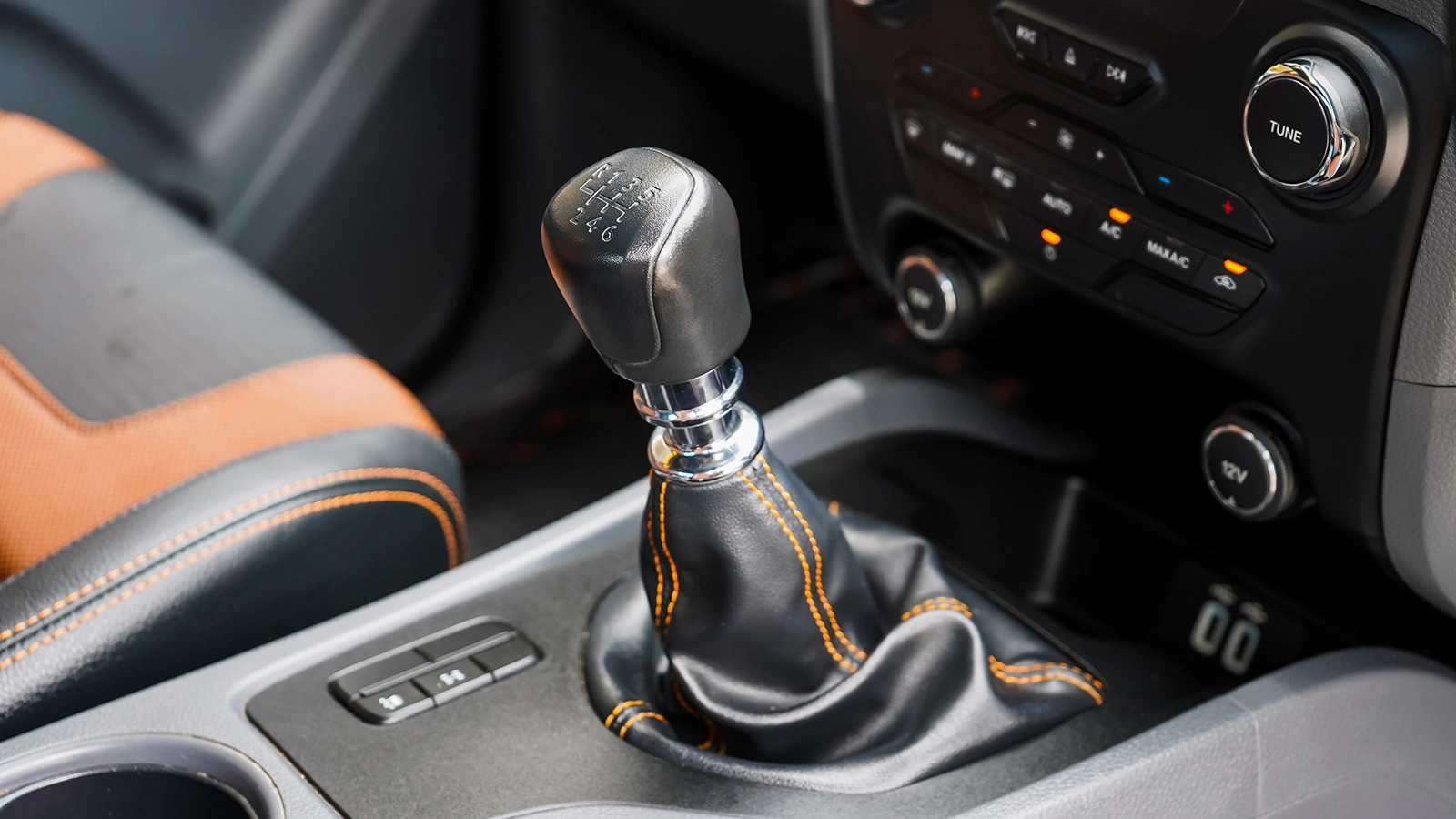 Верховный суд запретил водителю без большого пальца управлять «механикой»