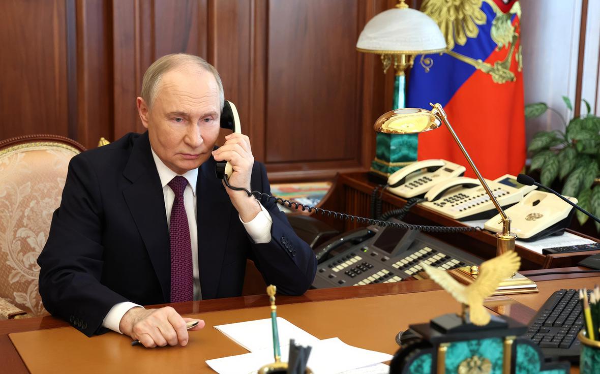 В Кремле раскрыли, какими способами связи пользуется Путин