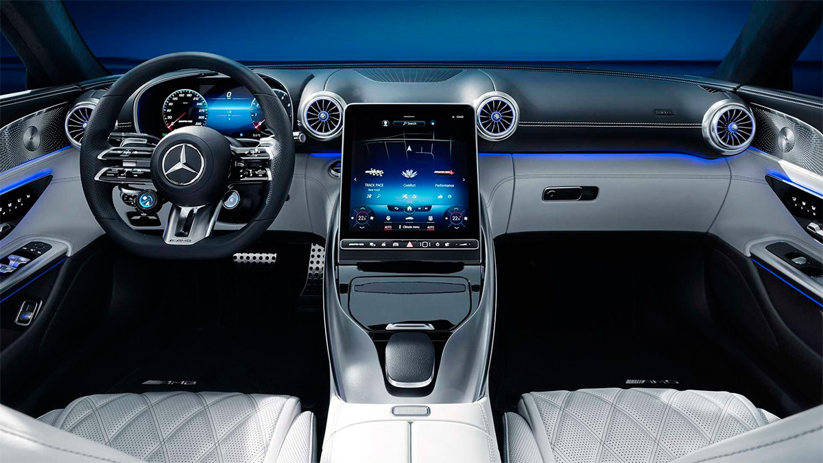Рассекречен интерьер нового Mercedes-AMG SL