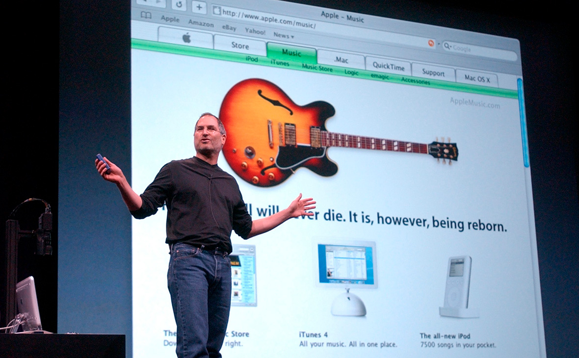 В 2003 году Джобс представил магазин музыки iTunes Store. В этот раз его выступление было построено на противостоянии добра и зла&nbsp;&mdash; iTunes и сайтов с бесплатной музыкой, на которых нельзя быть уверенным в качестве треков, безопасности и скорости загрузки. &laquo;И хуже всего&nbsp;&mdash; это кража. Лучше не шутите с кармой&raquo;,&nbsp;&mdash; проповедовал Джобс.