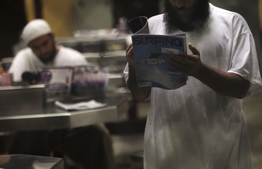 Среди задержанных в 2001 году талибов оказались и восемь россиян. Семеро из них в 2004 году были депортированы в Россию, где им предъявили обвинения, но дела были закрыты из-за отсутствия доказательств. Впоследствии шестеро из них попали за решетку по обвинениям в различных преступлениях, седьмой был убит в 2007 году. Восьмой, Равиль Мингазов, просил не отправлять его в Россию. Он провел в Гу&shy;ан&shy;та&shy;на&shy;мо 14 лет, в 2017 году его передали Объединенным Арабским Эмиратам.