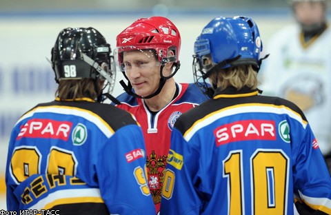 Владимир Путин посетил тренировку детских хоккейных команд 