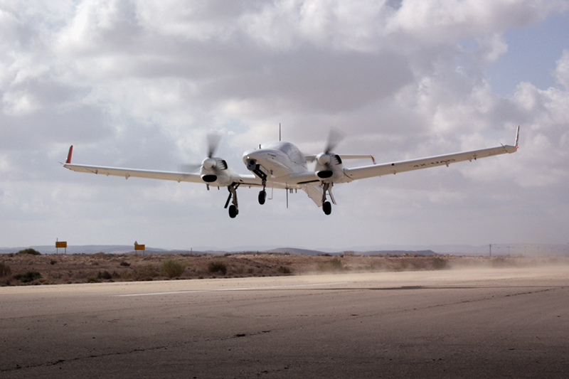 Беспилотный летательный аппарат Dominator XP

2012 год 

Министерство обороны Израиля заблокировало сделку по&nbsp;продаже Объединенным Арабским Эмиратам беспилотных летательных аппаратов Dominator&nbsp;XP. О&nbsp;сделке было объявлено в&nbsp;2011 году, Арабские Эмираты заявили, что перечислили производителю&nbsp;&mdash; Aeronautics Defense Systems&nbsp;&mdash; аванс. Детали сделки неизвестны.
