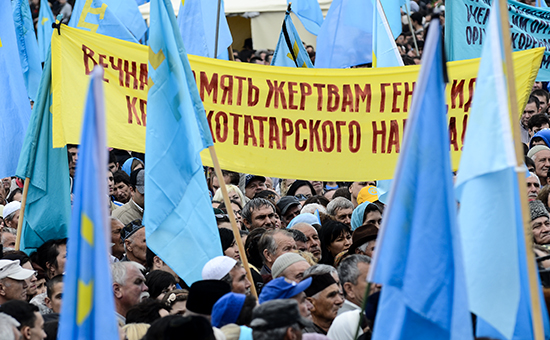 Участники всекрымского траурного митинга, посвященного 70-й годовщине депортации крымских татар. Архивное фото