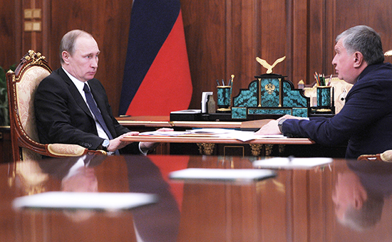 Президент РФ Владимир Путин и&nbsp;глава &laquo;Роснефти&raquo; Игорь Сечин (слева направо) во&nbsp;время встречи в&nbsp;Кремле
