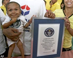 На Филиппинах выбрали самого маленького человека в мире