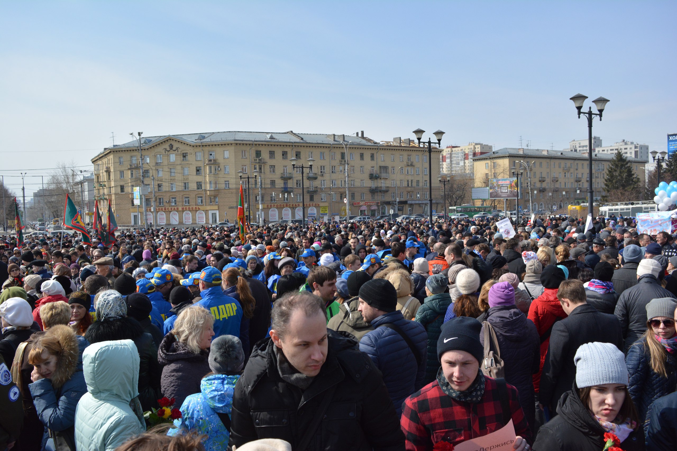 Питер, держись: фоторепортаж с новосибирского митинга против терроризма