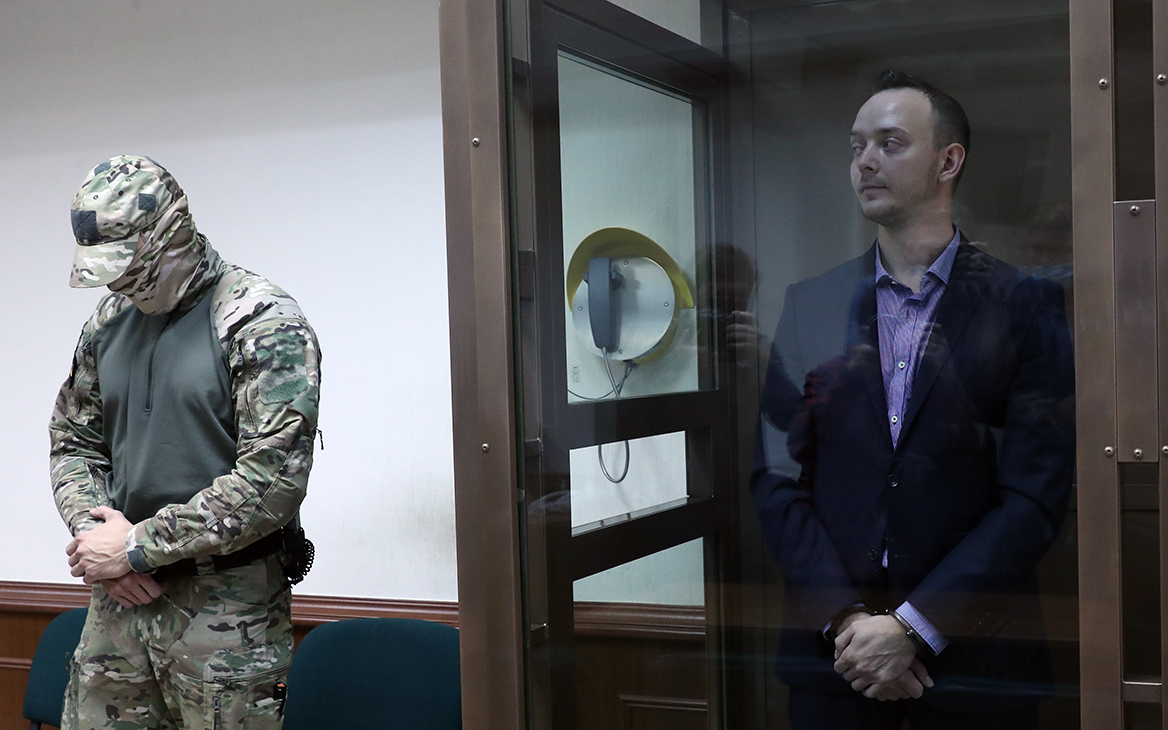 Адвокат Сафронова потерял связь с коллегами в зале суда