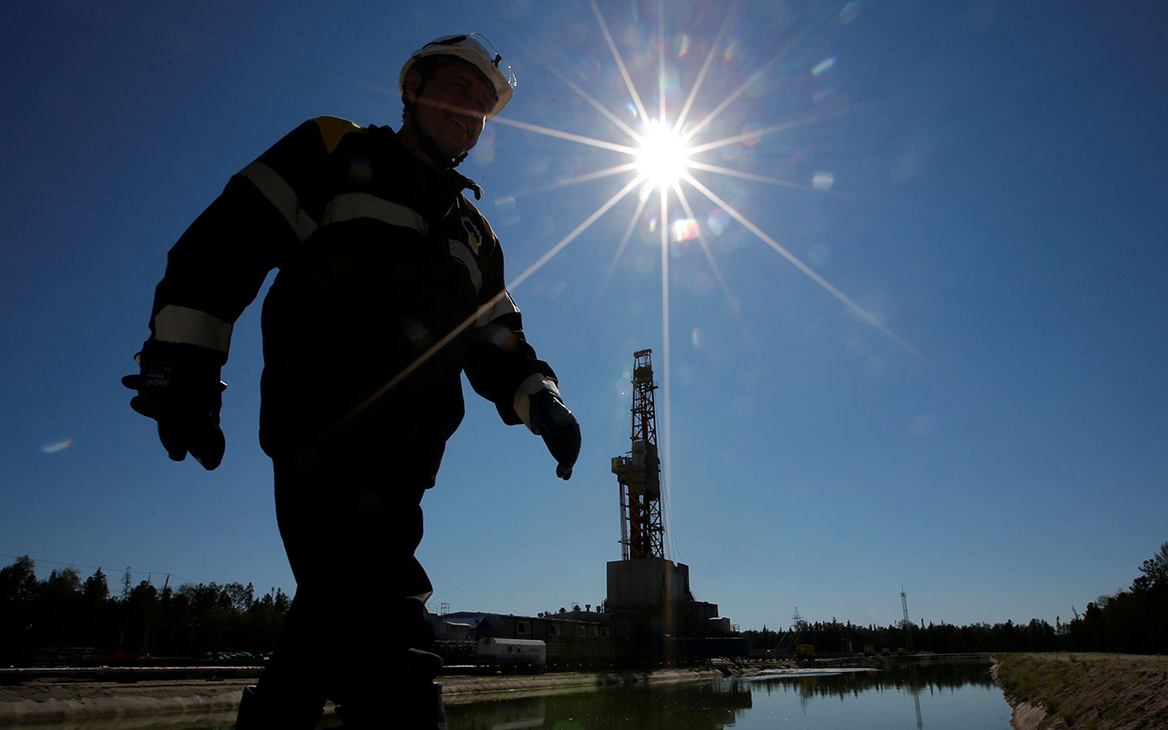 «Роснефть» ограничит добычу нефти на Сахалине