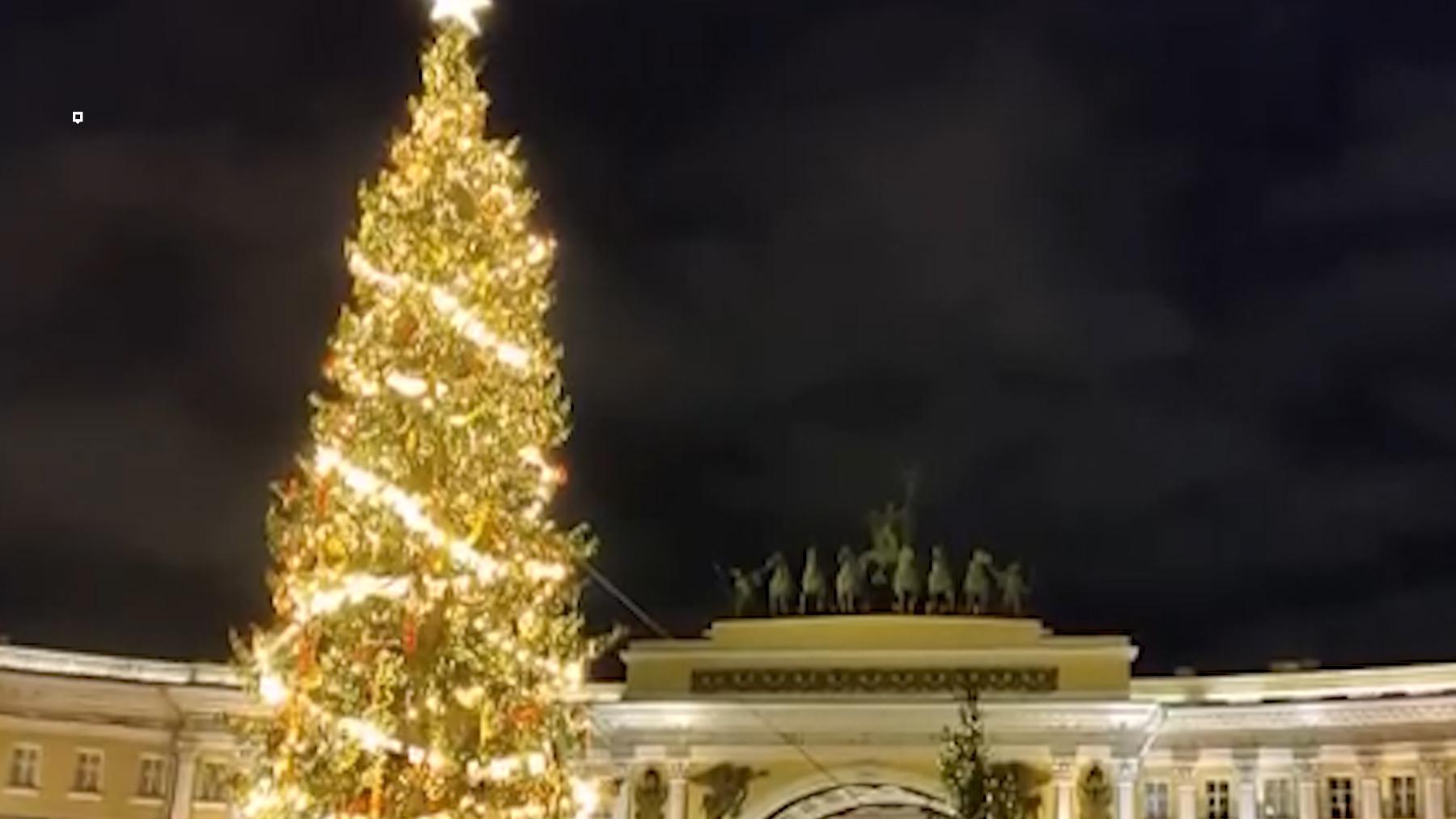От Петербурга до Владивостока: главные новогодние елки по всей России