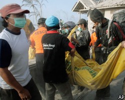 На Индонезию обрушились землетрясение, цунами и лава 