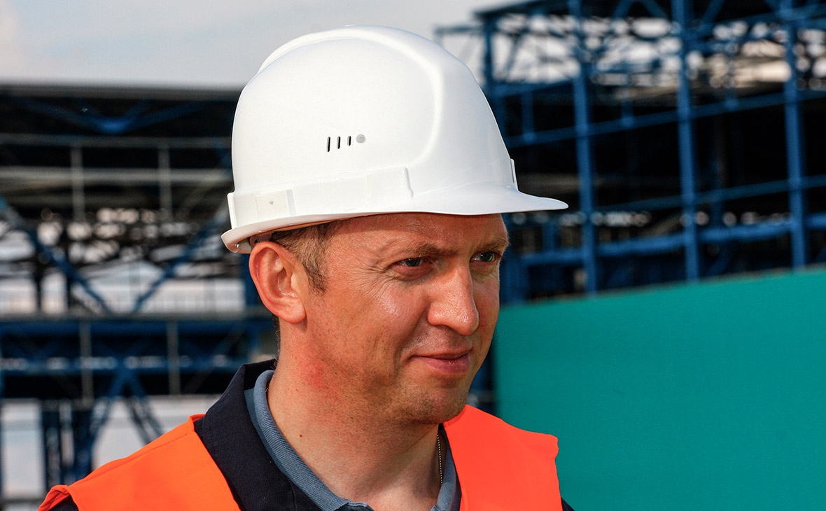 Олег Дерипаска во время осмотра строительной площадки Тайшетского алюминиевого завода. 2009 год
