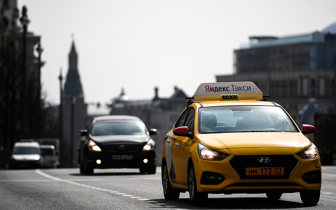 «Яндекс» решил купить сервис такси «Везёт» без согласования с Mail.Ru