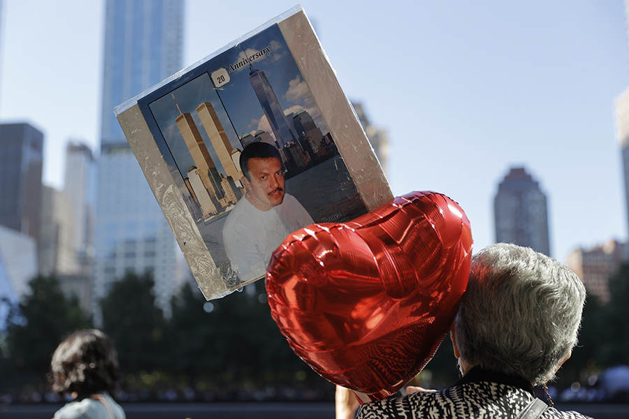 На днях в Нью-Йорке идентифицировали еще двух жертв терактов 11 сентября 2001 года. Число опознанных жертв составляет 1647 человек, останки примерно 40% погибших&nbsp;&mdash; 1106 человек&nbsp;&mdash; не идентифицированы