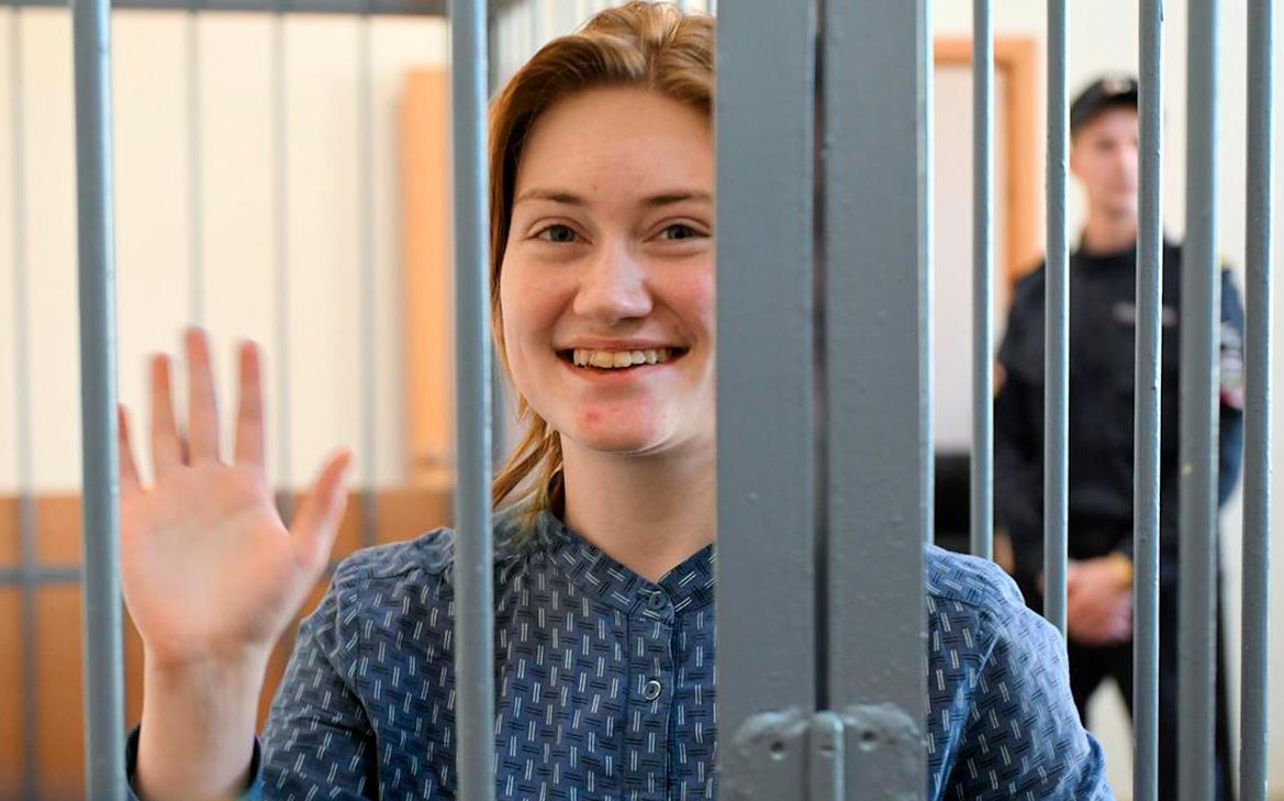 Девушке в Петербурге дали срок за дискредитацию в листовке и интервью
