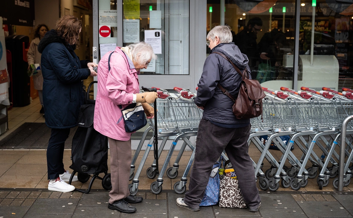 Leon Neal / Getty Images