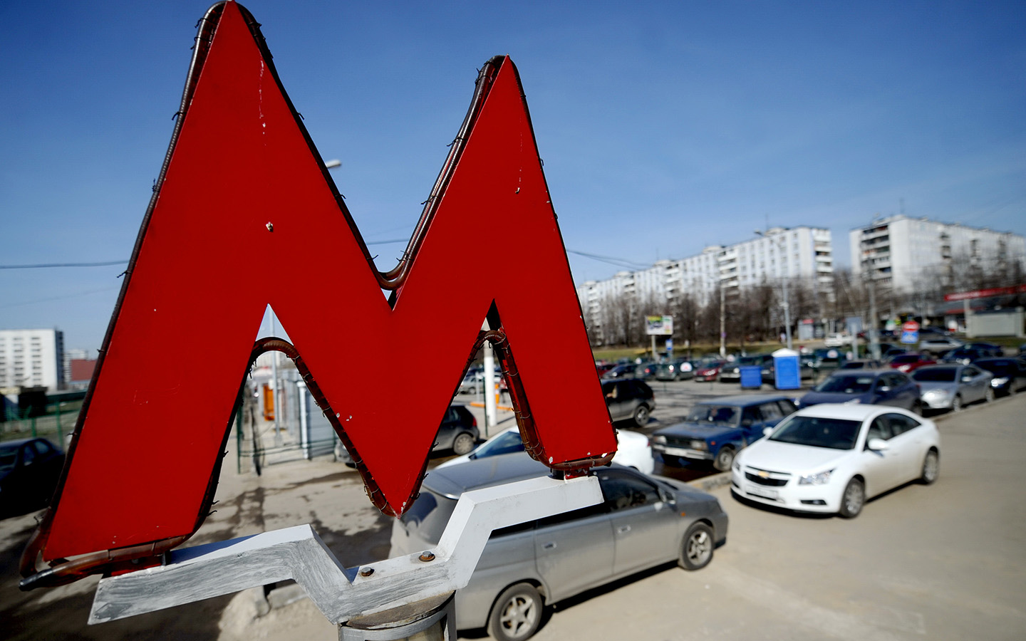 Перехватывающая парковка &mdash; это стоянка для исправных легковых автомобилей без прицепа, пользоваться которой большую часть суток можно бесплатно при выполнении ряда условий