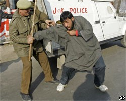 Разгон демонстрации в Кашмире: 60 раненых