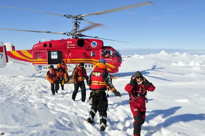 Спасение российского судна "Академик Шокальский" в Антарктиде