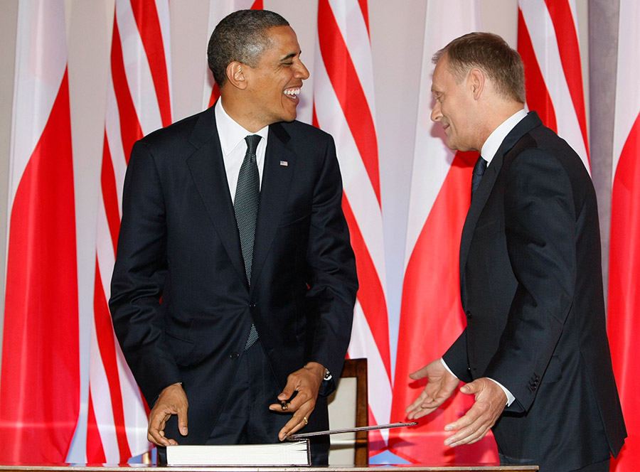 В мае 2011 года во время поездки президента США Барака Обамы по Европе премьер-министр Польши вручил ему специальное издание игры The Witcher 2: Assassins of Kings, а также iPad с загруженными на него польскими фильмами и книгами на английском языке.