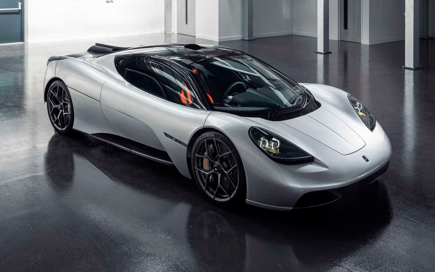 Создатель McLaren F1 выпустил сверхлегкий суперкар за 3 млн долларов