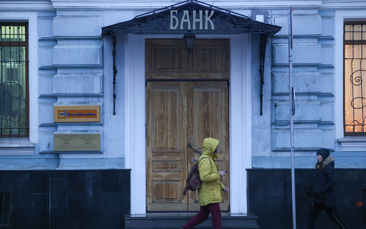 Банки в пандемию передали коллекторам рекордный объем долгов за семь лет