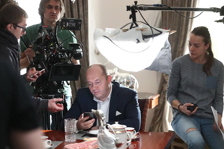 Сергей Бурунов на съемочной площадке сериала «Содержанки», 2019 год