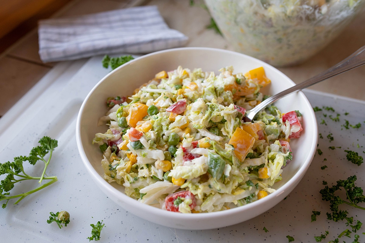 Пекинскую капусту используют для приготовления салатов и вторых блюд