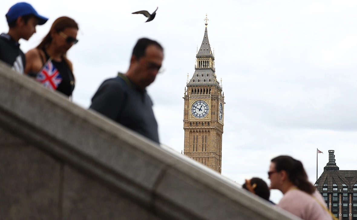 Peter Nicholls / Getty Images