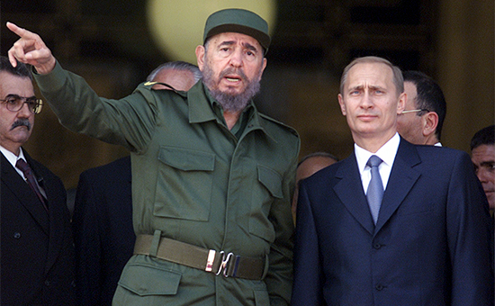 Фидель Кастро и Владимир Путин (слева направо) на встрече в 2000 году


